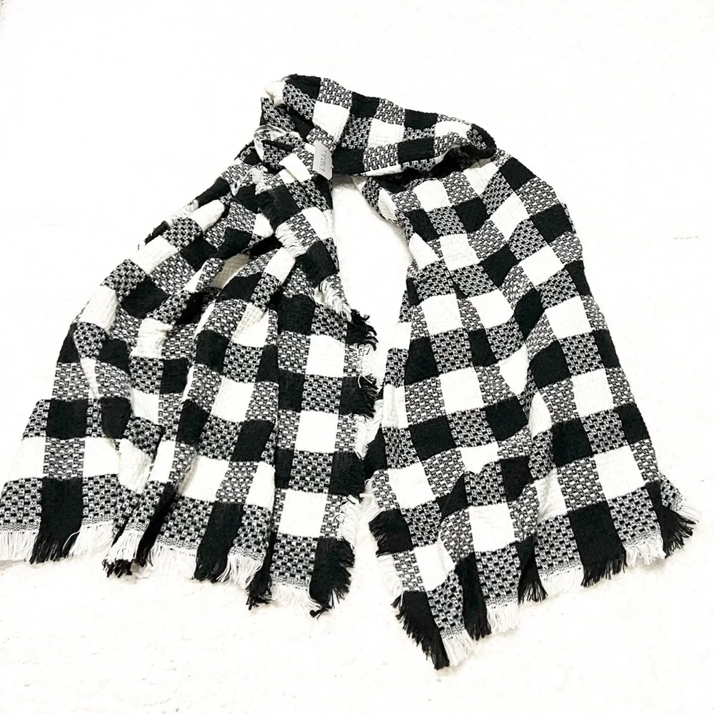 🆕 Buffalo plaid ivory white & black fringe scarf one size